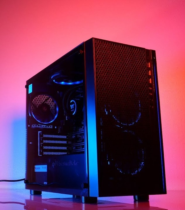  Thermaltake Versa H18