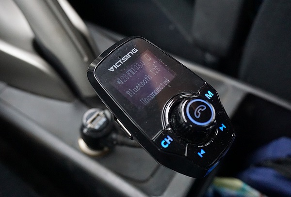 Is It Possible To Play Music From The Phone In Your Car Without Using AUX or Bluetooth?