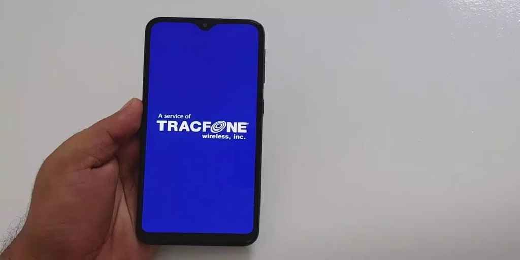 How to Use a Tracfone SIM With an iPhone